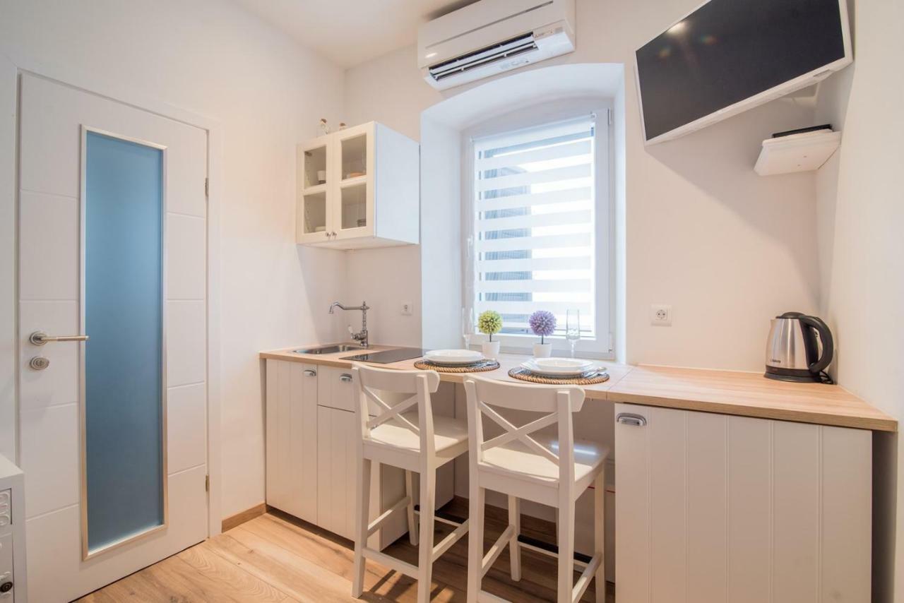 Leona Deluxe Apartments Pula Zewnętrze zdjęcie