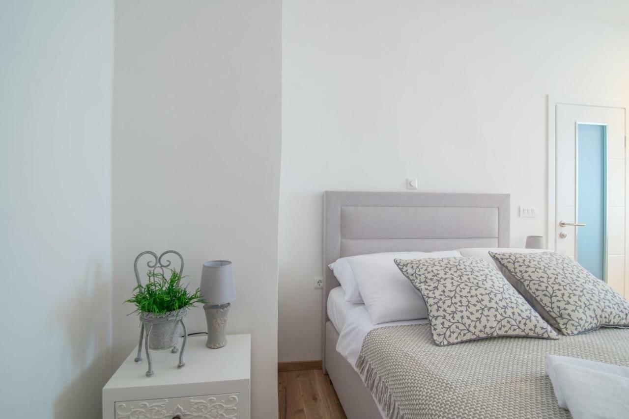 Leona Deluxe Apartments Pula Zewnętrze zdjęcie
