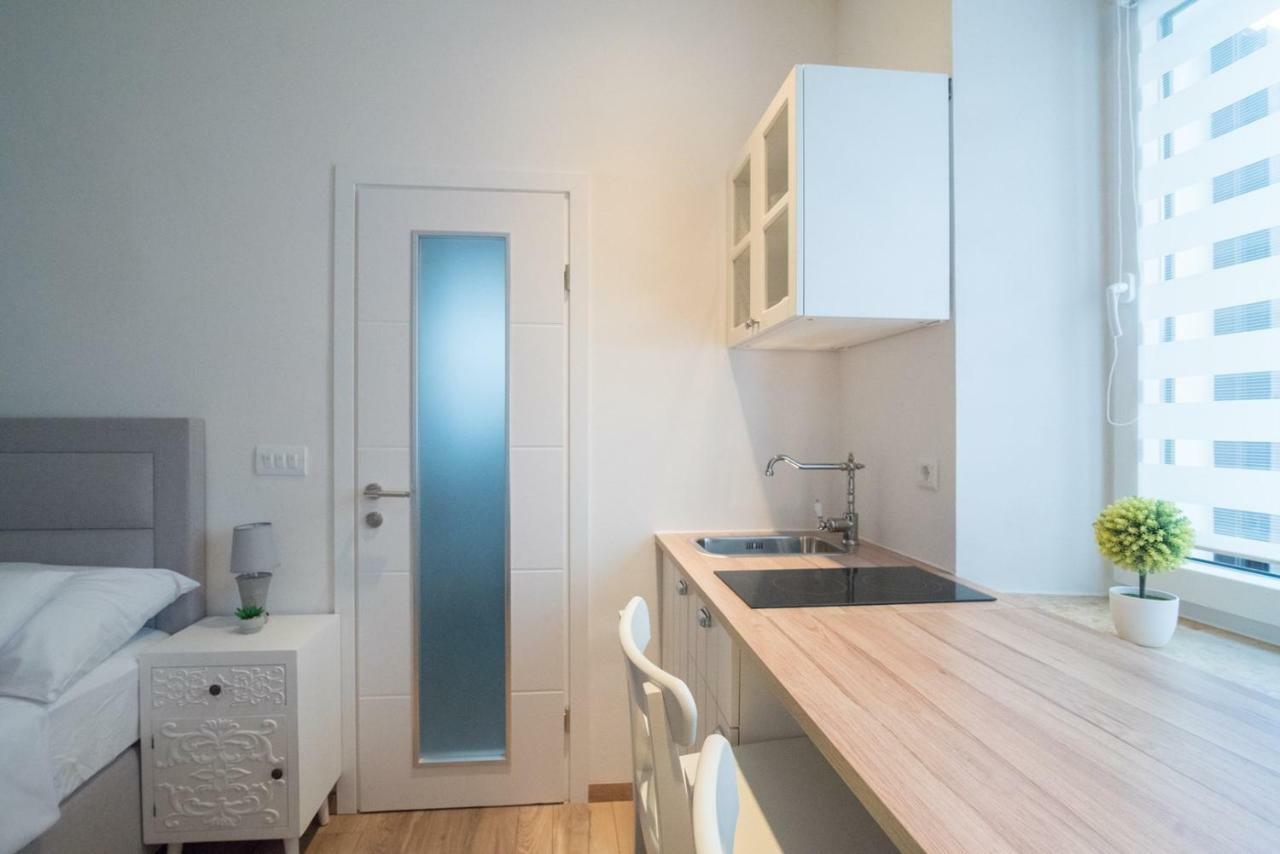 Leona Deluxe Apartments Pula Zewnętrze zdjęcie