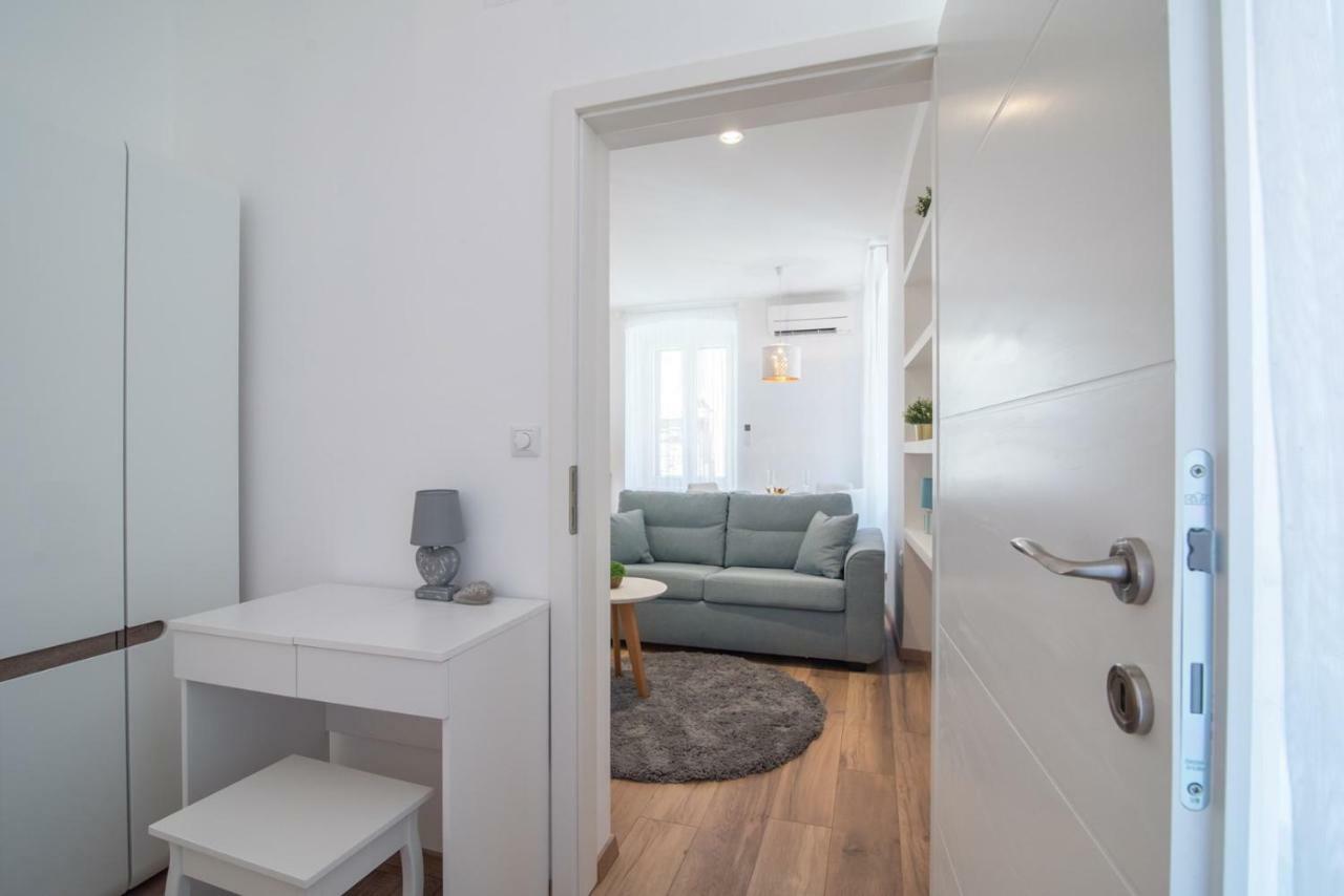 Leona Deluxe Apartments Pula Zewnętrze zdjęcie