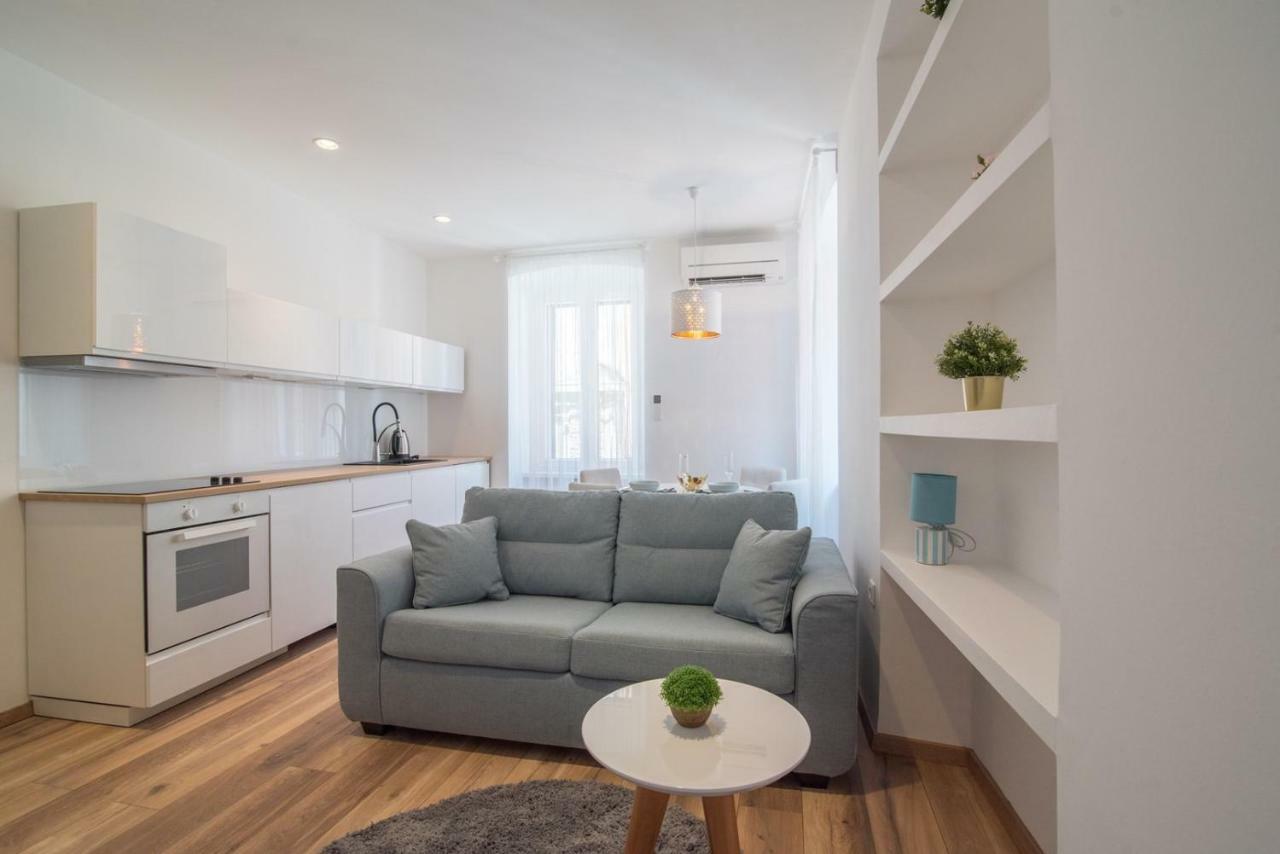 Leona Deluxe Apartments Pula Zewnętrze zdjęcie