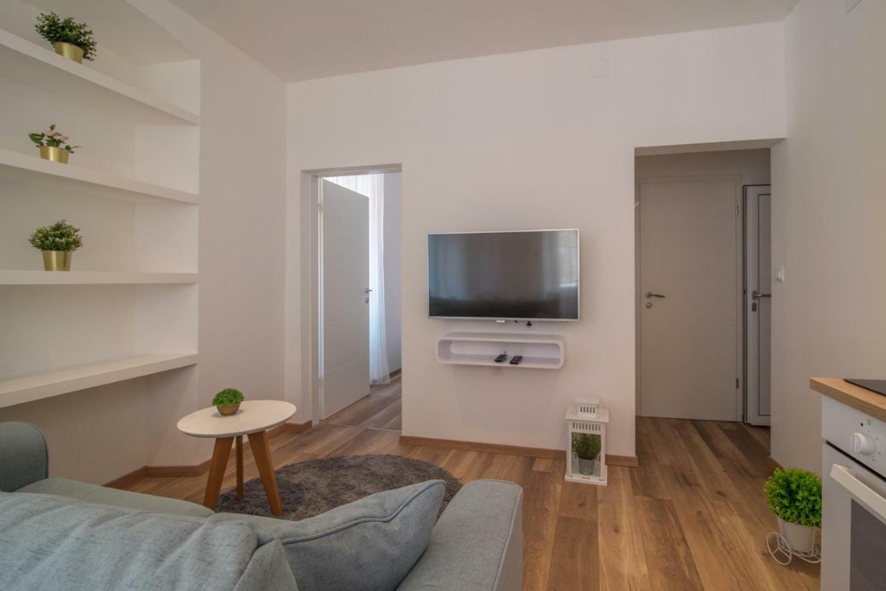 Leona Deluxe Apartments Pula Zewnętrze zdjęcie