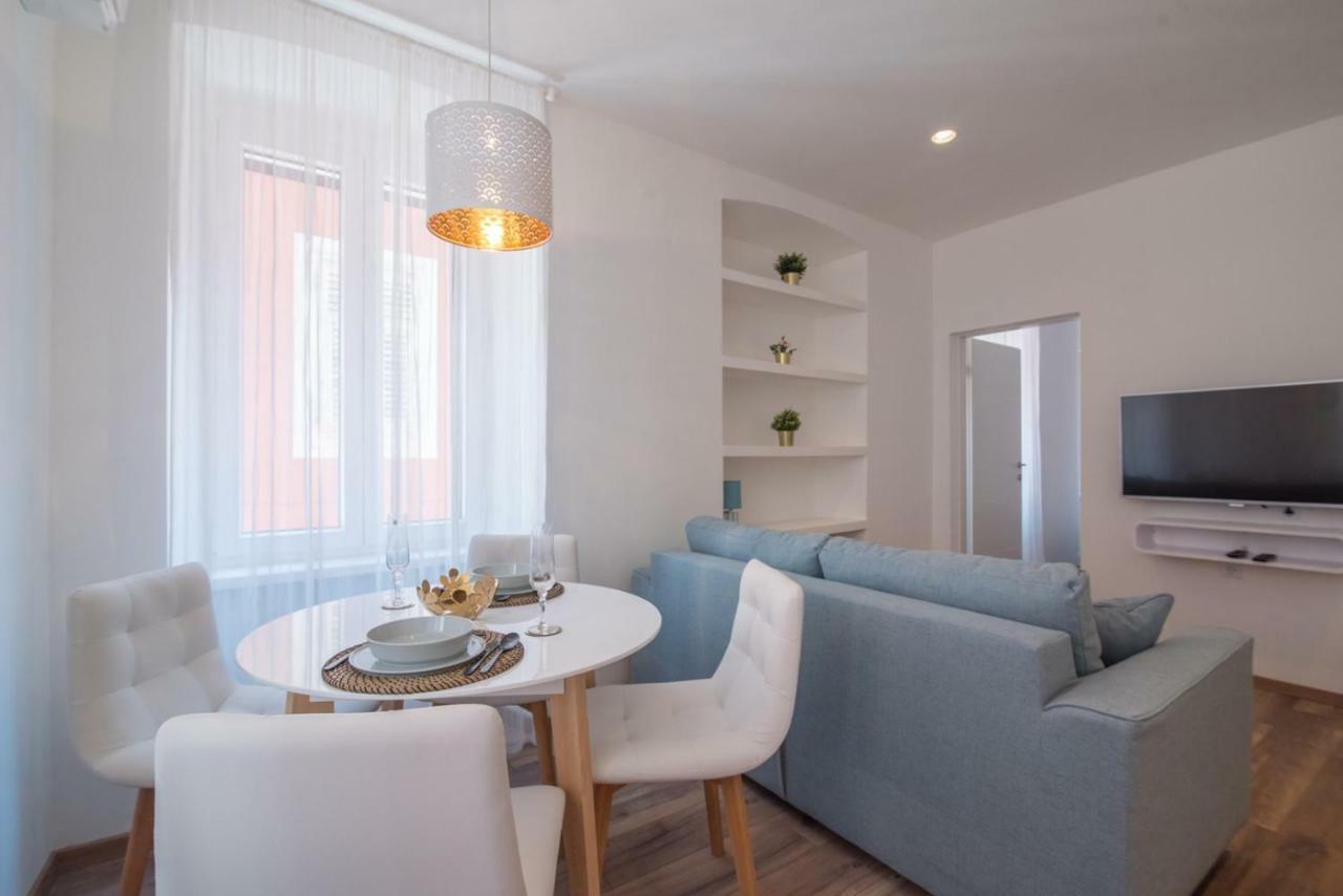 Leona Deluxe Apartments Pula Zewnętrze zdjęcie